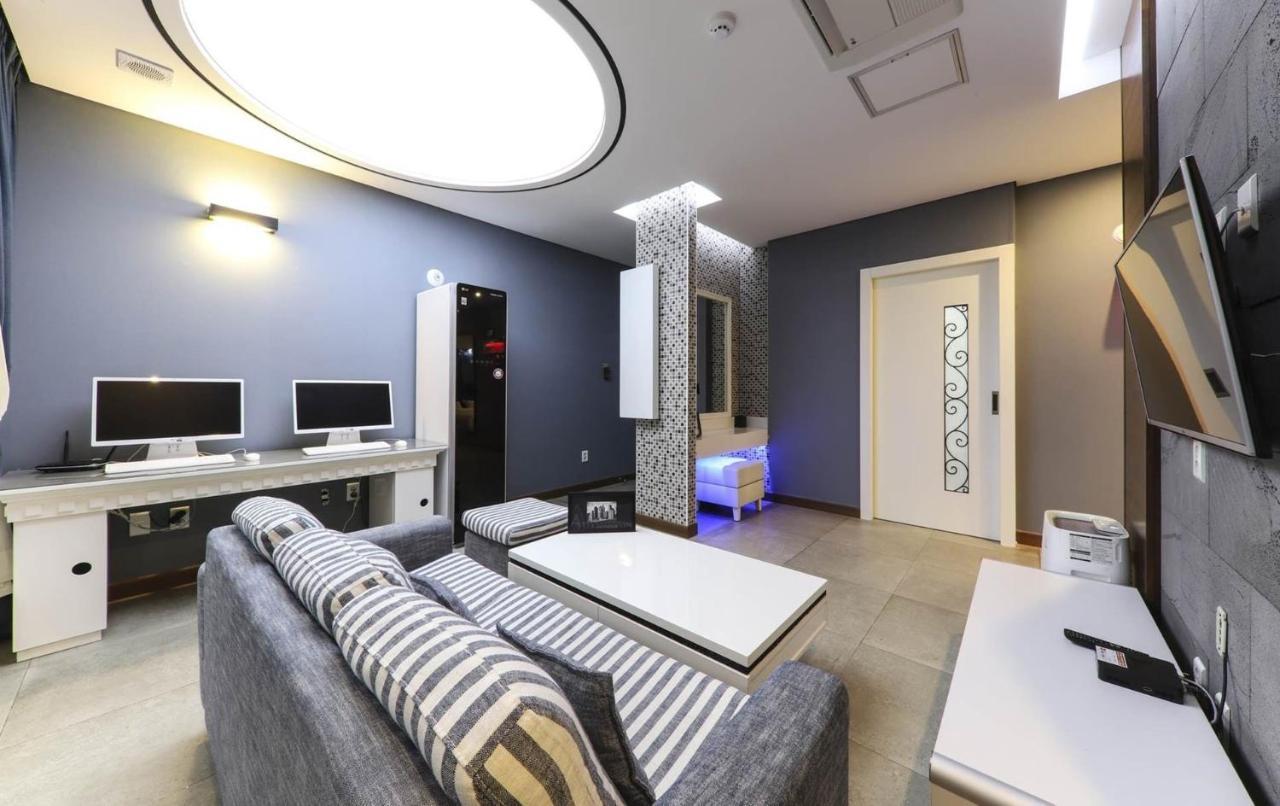 Urban Stay Hotel Gwangju Metropolitan City Exterior photo